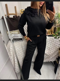 Czarna bluza z ozdobną falbanką